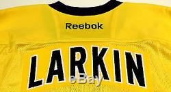 Dylan Larkin Signed Michigan Wolverines Maize Jersey Psa/dna Rookie Graph Coa