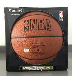 Kobe Bryant La Lakers Authentic Autographed Nba Game Basketball Big Psa/dna Coa