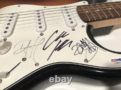 Lady A LADY ANTEBELLUM Autographed Fender Strat Guitar PSA/DNA COA Country Music