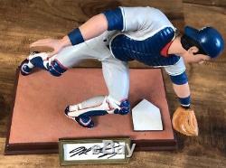 Mike Piazza Dodgers HOF Signed Autographed Statue Figurine #/975 PSA/DNA COA